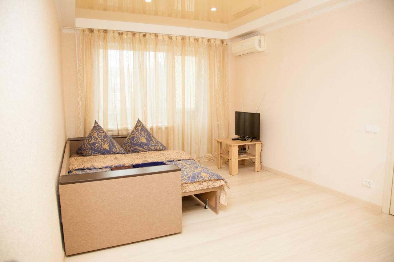 Semi-Luxury Apartment On Zaporozhskaya 9 Zaporizhia Exterior photo