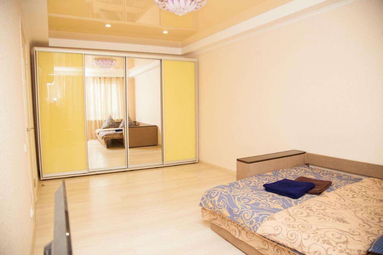 Semi-Luxury Apartment On Zaporozhskaya 9 Zaporizhia Exterior photo
